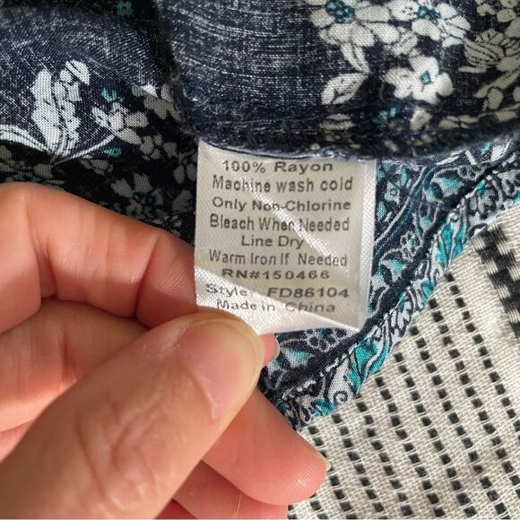 Fun 2 Fun Sleeveless Picnic Print Navy Blue Blouse Medium Coastal Cowgirl Boho - Picture 9 of 9